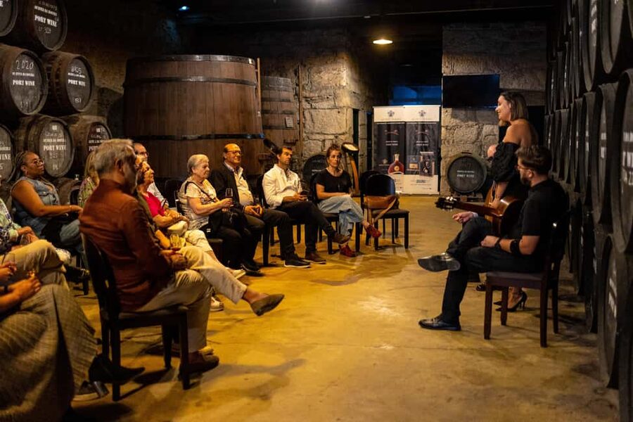Porto: Live Fado Show with Port Wine Tasting - Arriving at Quinta da Boeira