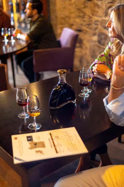 Porto: Live Fado Show with Port Wine Tasting - Finding Your Seat for the Concert
