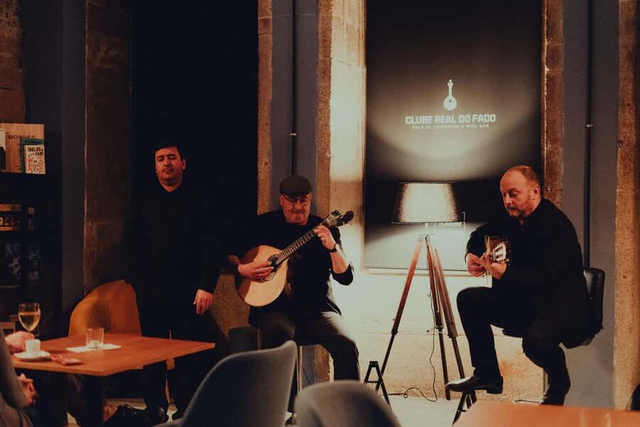 Porto: Traditional Fado Show with Welcome Drink - The short introduction that gives the music meaning