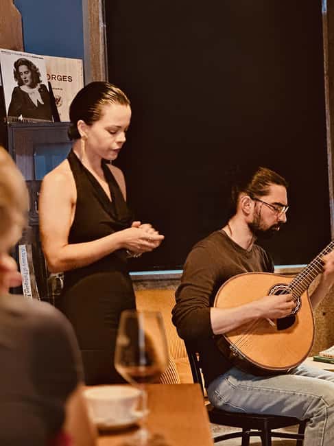 Porto: Traditional Fado Show with Welcome Drink - The sound of the guitarra portuguesa