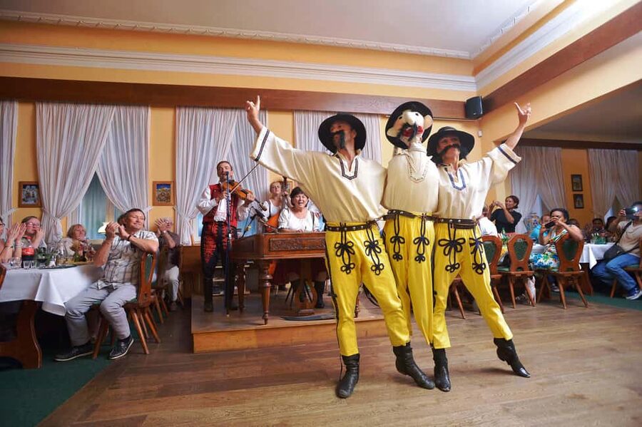 Prague: 3 Course dinner with Drinks, Folk Show & Transfers - A Czech Folk Night Beyond Prague’s Old Town