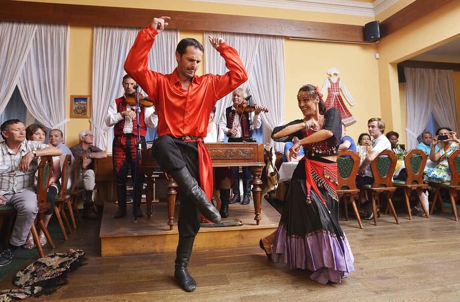 Prague: 3 Course dinner with Drinks, Folk Show & Transfers - Folk Music, Costumes, and Dancing