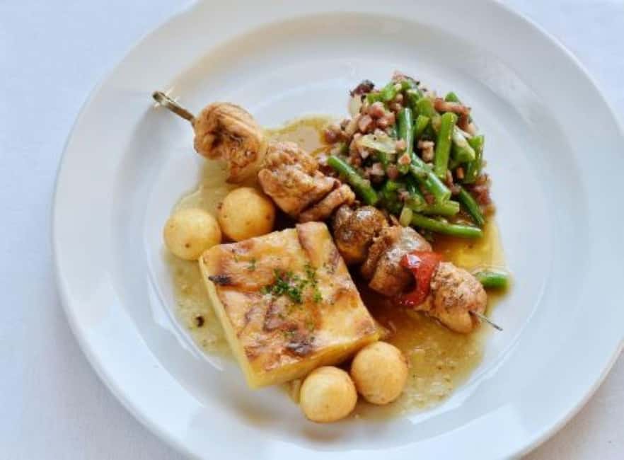 Prague: 3 Course dinner with Drinks, Folk Show & Transfers - Small Details That Make the Night Easier