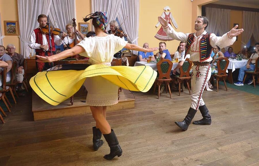 Prague: 3 Course dinner with Drinks, Folk Show & Transfers - The Welcome Liqueur Sets the Tone