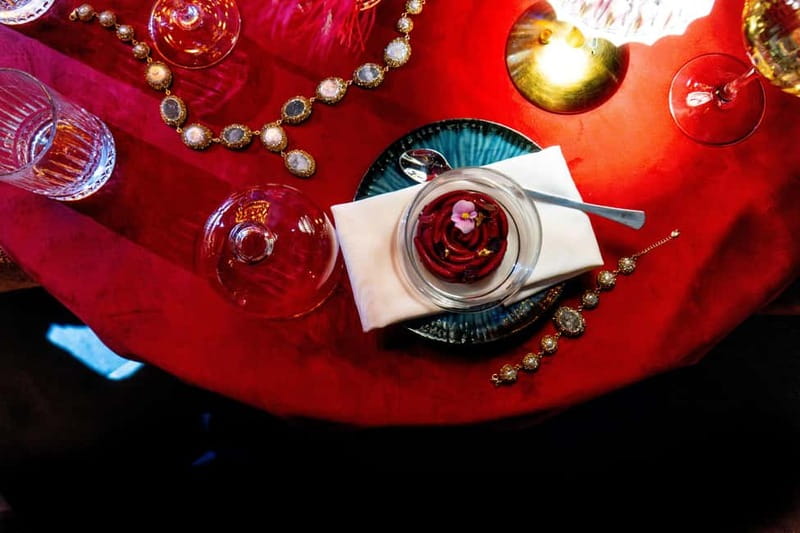 Prague: Cabaret Show at Medusa - Nightlife Prague - Dining at Medusa: know what your ticket does not cover