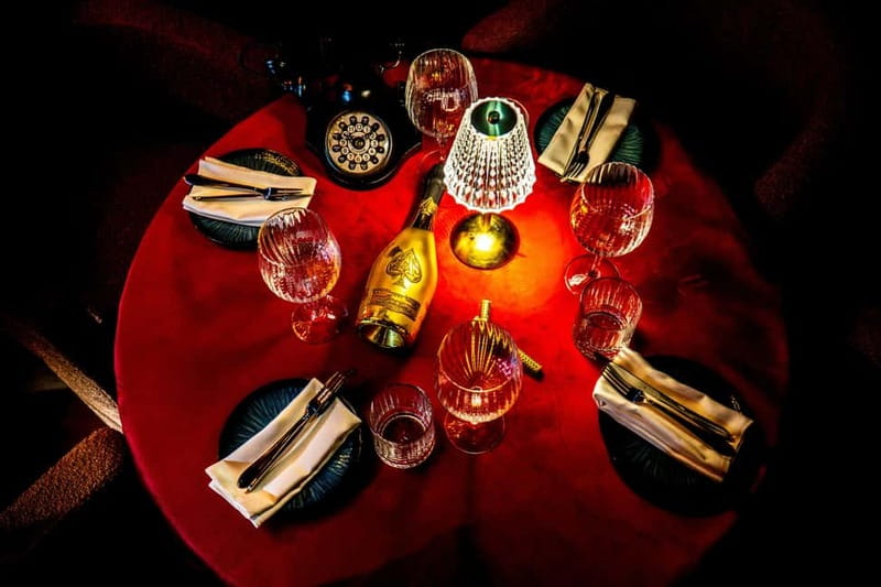 Prague: Cabaret Show at Medusa - Nightlife Prague - Dress code and age limits require real attention