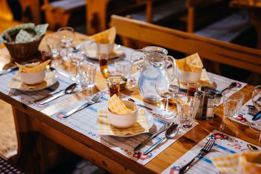 Prague: Dinner with Folk Show and Open Bar - Folk dancing, singing, and audience participation