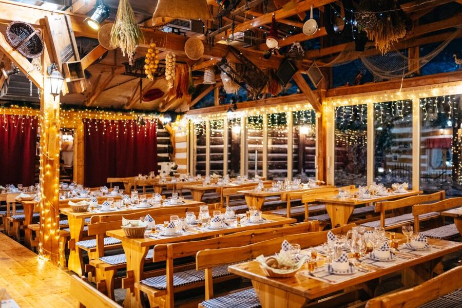 Prague: Dinner with Folk Show and Open Bar - The 6:30 to 7 p.m. hotel pickup