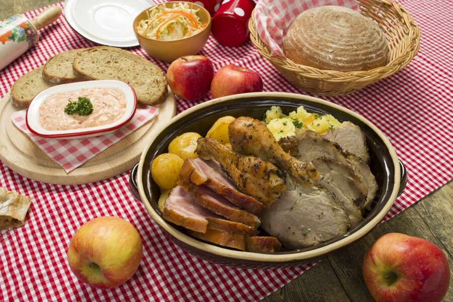 Prague: Folkloric Dinner Show with Unlimited Drinks - Seating, sightlines, and the venue