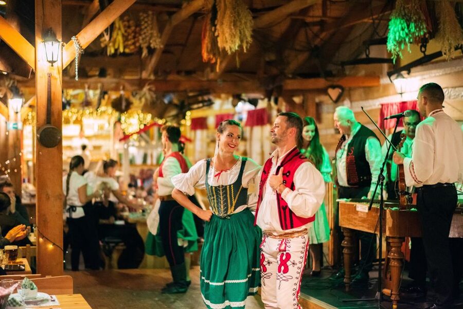Prague: Folkloric Dinner Show with Unlimited Drinks - Is $62 good value?