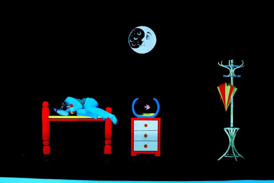 Prague: WOW Show Black Light Theater - The opening: darkness, color, and a quick change of mood
