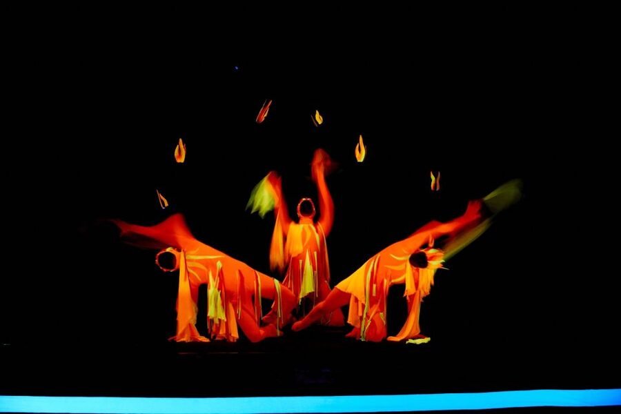 Prague: WOW Show Black Light Theater - Why the word-free format works so well in Prague