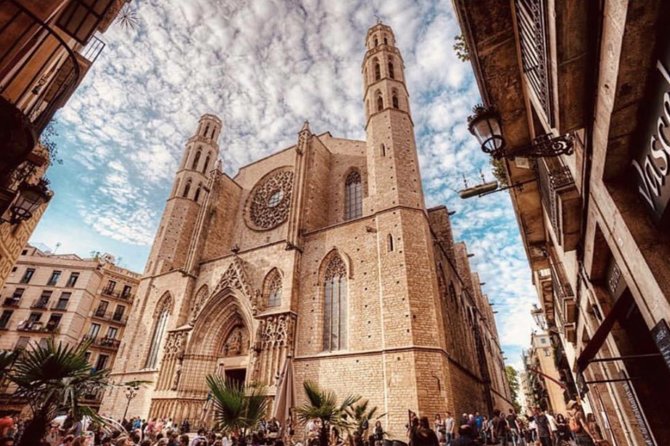 Private Barcelona Walking Tour with Flamenco Show & Tapas Dinner - An intimate flamenco finish in Barcelona