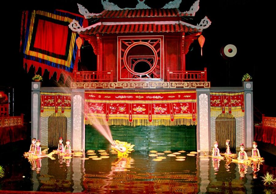 Private Evening Cyclo Tour with Water Puppet Show - What the guides add to the experience