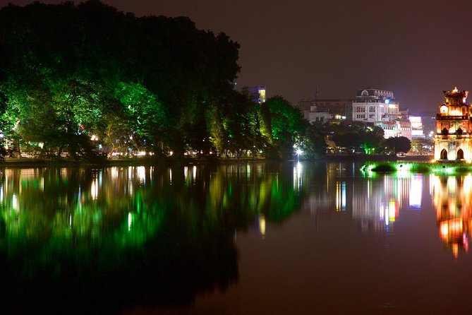 Private Evening Walking Tour - Cyclo & Water Puppet Show in Hanoi Old Quarter - Pho gives the tour a useful food stop