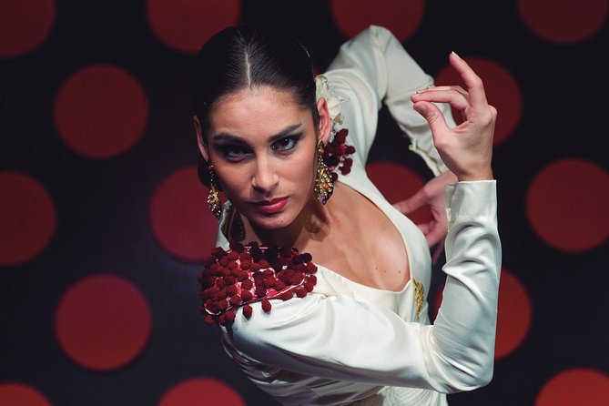 Private Tapas Walking Tour in Barcelona Old Town and Flamenco Show - Starting at Plaça Catalunya after dark