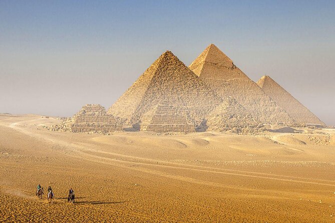Private Tour Giza Pyramids , Sphinx & Dinner Nile cruise Show - What the private guide adds