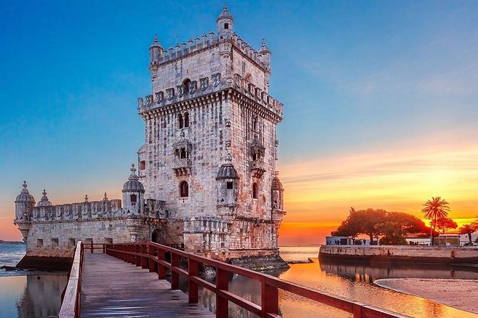 Private tour: Lisbon Fado Dinner Show and Panoramic Night Tour - Rossio Square and the center of Lisbon