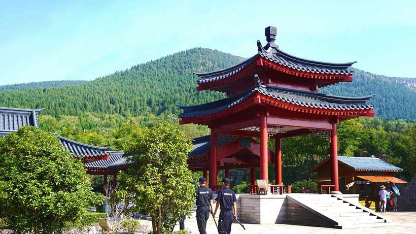 Private Tour: Longmen Grottoes, Shaolin Temple & Kungfu Show - The transfer to Shaolin Temple