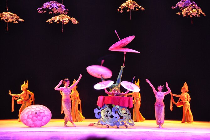 Private Tour to Pearl Market Acrobatic Show & Peking Duck Dinner - An evening that moves from market stalls to stage lights
