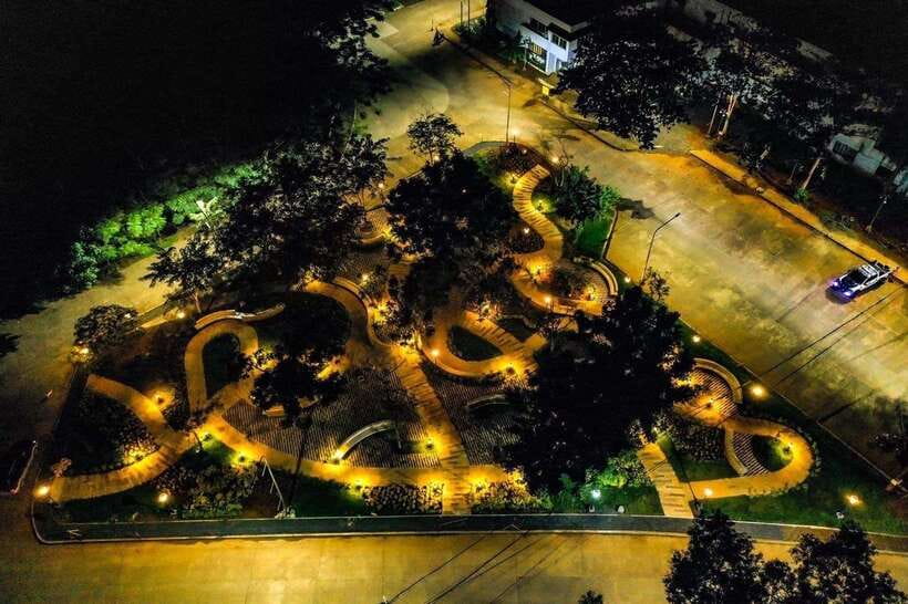 Puerto Princesa: Balayong People's Park with Dinner and Show - Starting with dinner in downtown Puerto Princesa