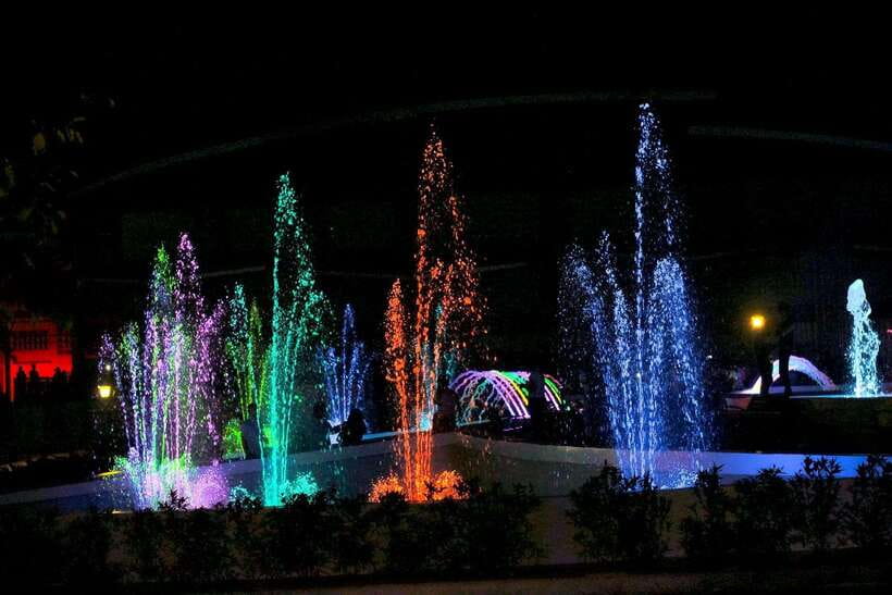 Puerto Princesa: Balayong People's Park with Dinner and Show - The hourly water and light show