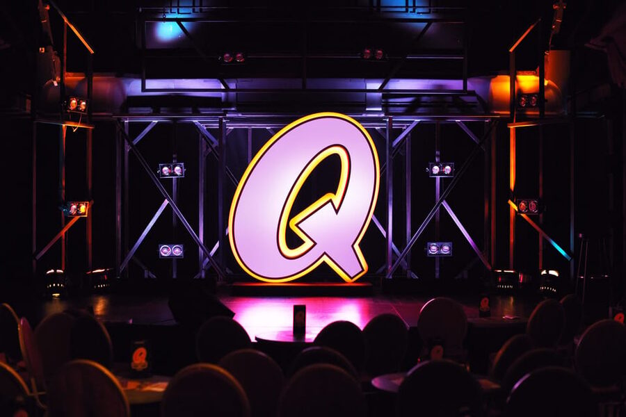 Quatsch Comedy Club Berlin: Die Late Night Show - Choosing a seat and getting a clear view