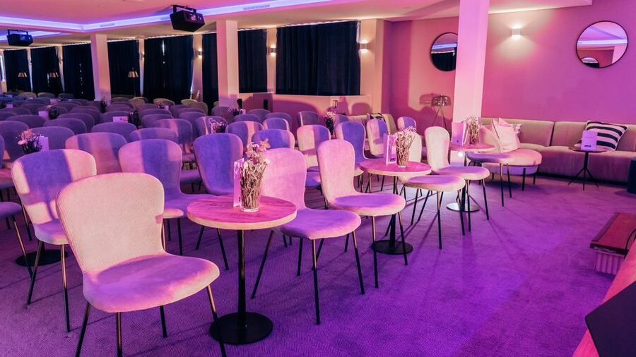Quatsch Comedy Club Hamburg: Die Live Show - Hamburg’s original stand-up stage aboard the Queen