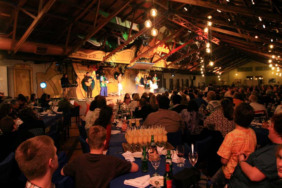 Rafain Palace: Barbecue Dinner Show - Hotel pickup from Foz do Iguaçu or Puerto Iguazu