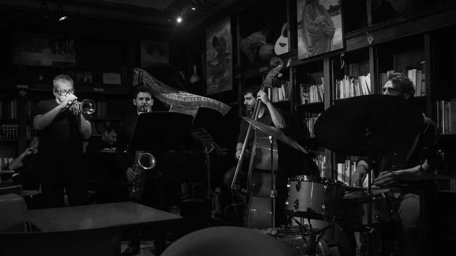 Recoleta Walking Tour and Live Jazz Show - Alvear Avenue and Recoleta’s French style
