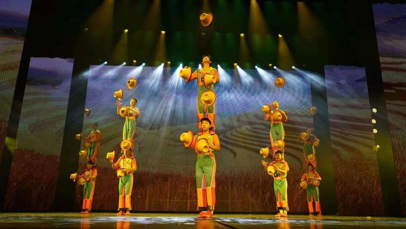 Red Theatre Beijing Acrobatic Show Tickets - Why the Red Theatre show works so well