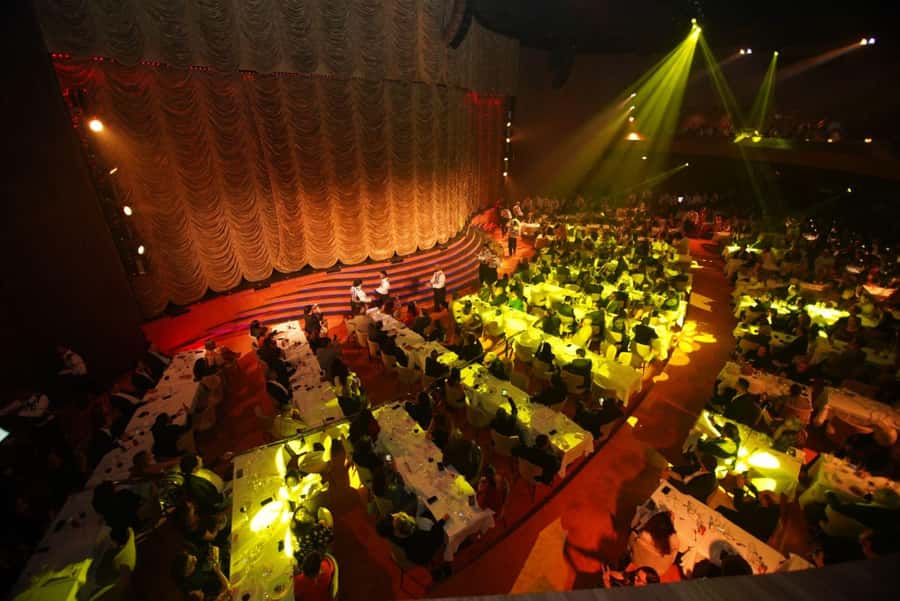 Rio de Janeiro: Roxy Dinner Show with Hotel Pickup - A four-hour evening with transport included