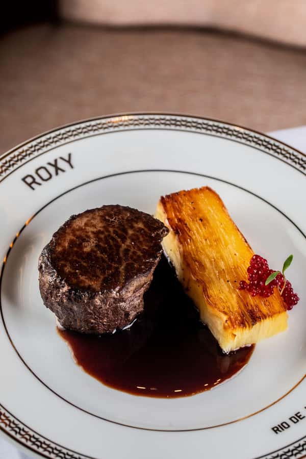 Rio de Janeiro: Roxy Dinner Show with Hotel Pickup - Dinner by Danilo Parah and Bossa Nova at the table