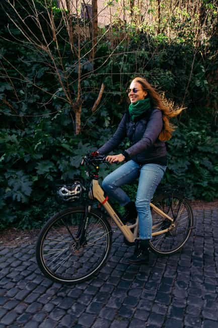 Rome: E-bike Tour From The Circus Maximus To The Catacombs - Cecilia Metella and Villa di Massenzio