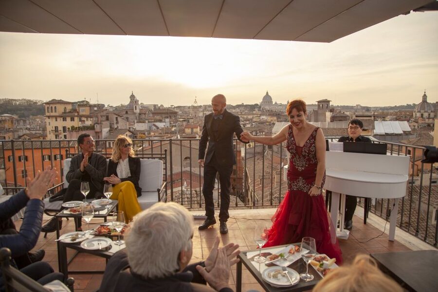 Rome: Rooftop Bar Opera Show - A rooftop concert above Piazza Navona