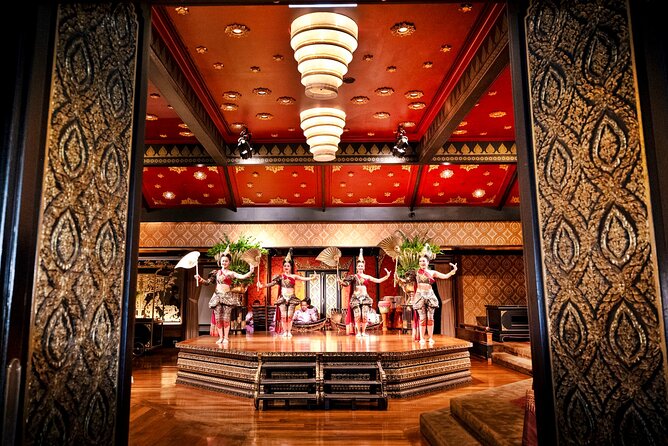 Sala Rim Naam Dinner and Show at Mandarin Oriental in Bangkok - An hour of classical dance and folklore