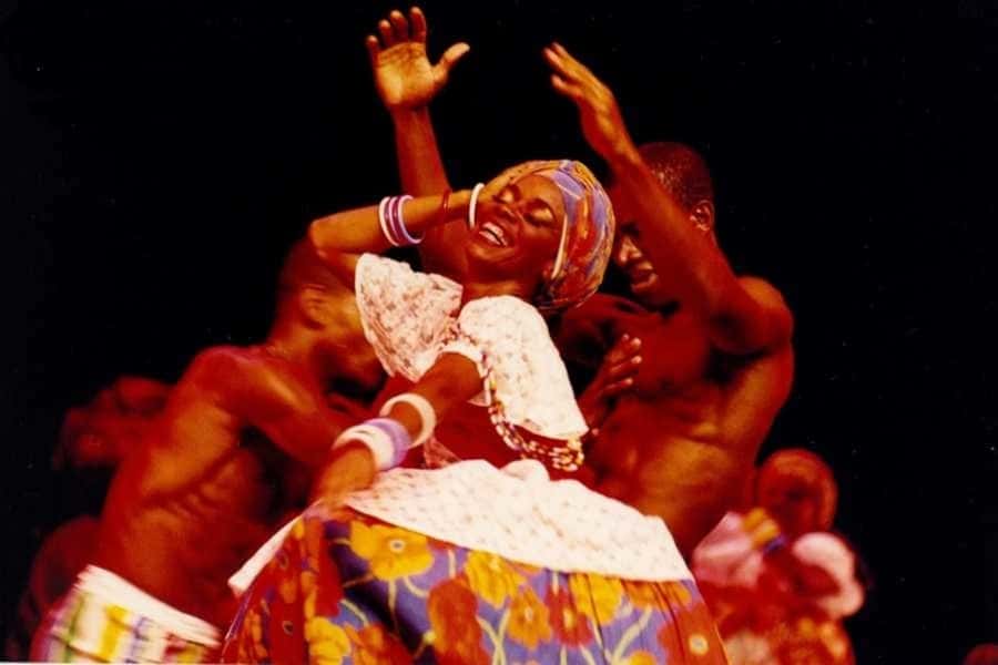 Salvador by Night: Cultural Dinner and Show - Walking through historic Salvador before dinner