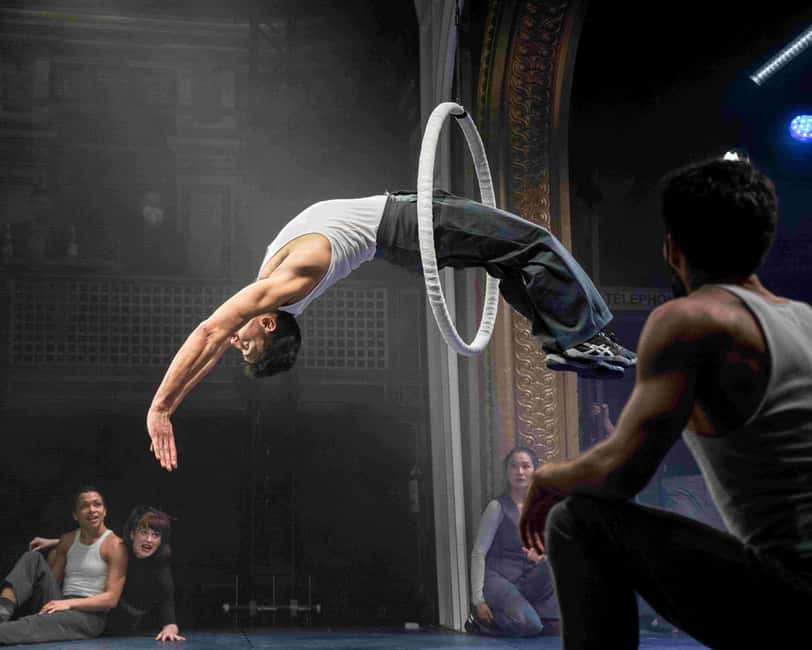 San Francisco: "Dear San Francisco" Immersive Acrobatic Show - Why the San Francisco setting matters
