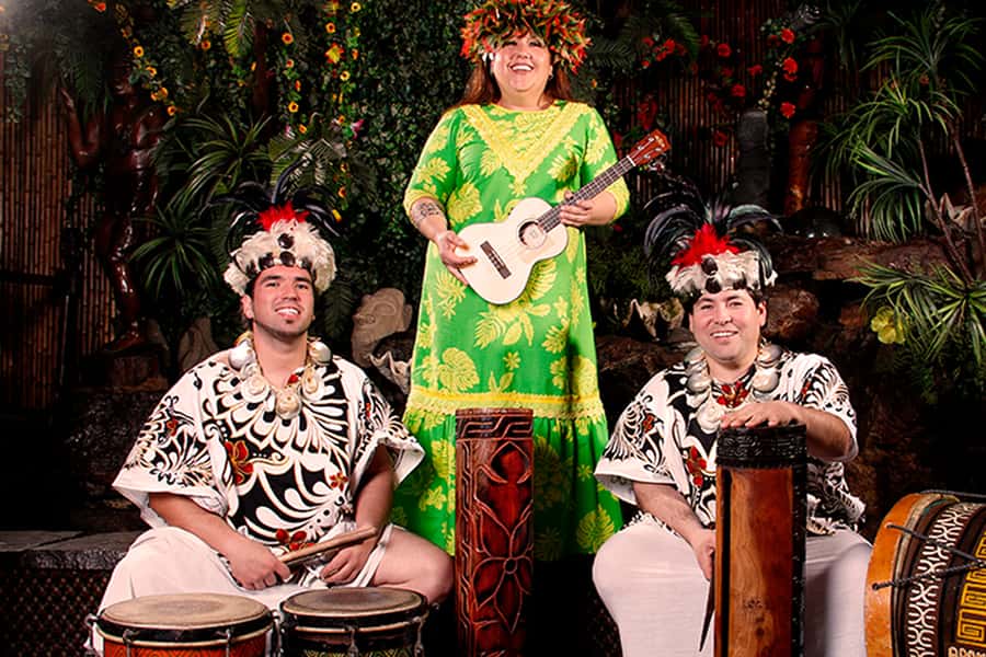 Santiago: Private Dinner & Chilean Folk Show with Transfers - A Chilean evening begins at Bali Hai