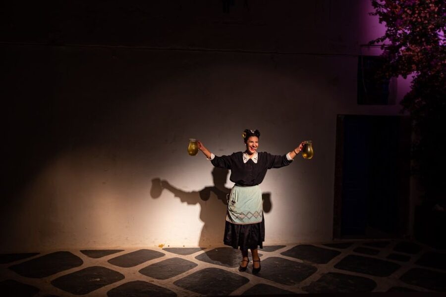 Santorini: The Greek Wedding Show - A 200-year-old home becomes the wedding venue
