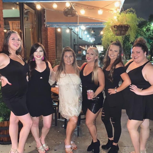 Savannah: Drag Queen Guided Pub Crawl with Sing-a-Longs - The group size can shape the night