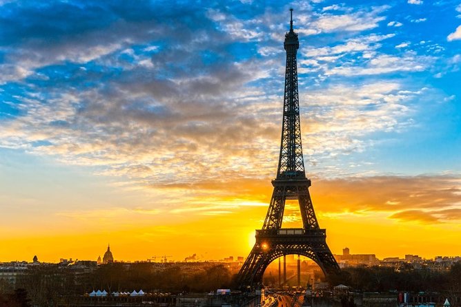 Seine Dinner Cruise, Eiffel Tower Access and Moulin Rouge Show - A seven-hour introduction to Paris after dark