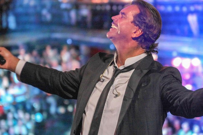 Señor Tango Show with Optional Dinner in Buenos Aires - The dancers, musicians, and live horses