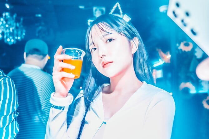 Seoul: LGBTQ+ Pub Crawl and Drag Show with Local Drag Queen - What the three included drinks are worth