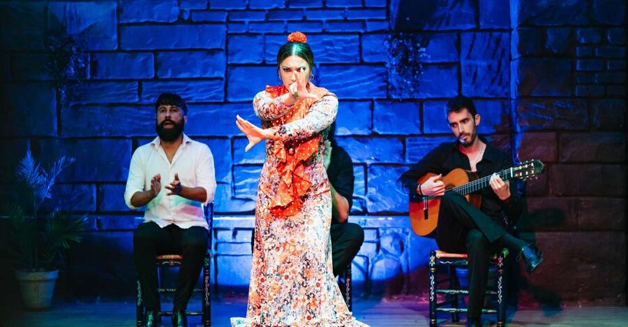 Seville: Baraka Sala Flamenca Show with Drink in Triana - Why this Triana flamenco show feels so close