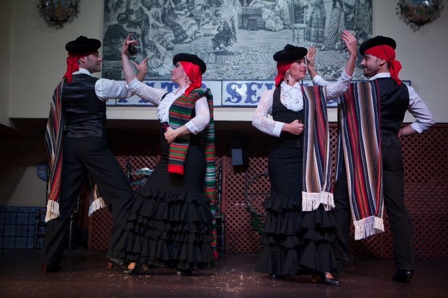Seville: El Patio Sevillano Flamenco Show Ticket & Dinner - What the 75-minute El Patio Sevillano show feels like