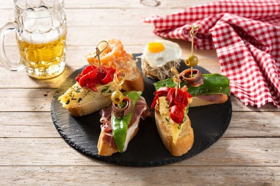 Seville: Flamenco Show and Tapas in Triana Private Tour - What the flamenco tablao adds to the evening
