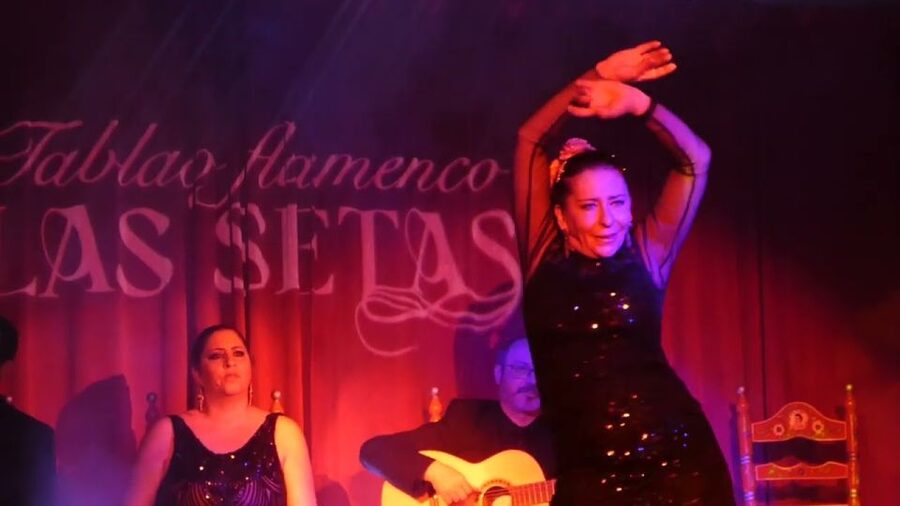 Seville: Flamenco Show & Roof Dinner with Cathedral Views - Finding the tablao without losing your evening