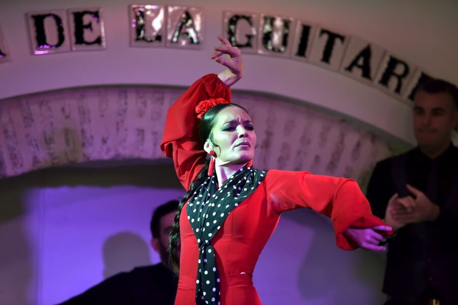Seville: Ticket to Flamenco Show at La Casa de la Guitarra - What La Casa de la Guitarra gives you in one hour
