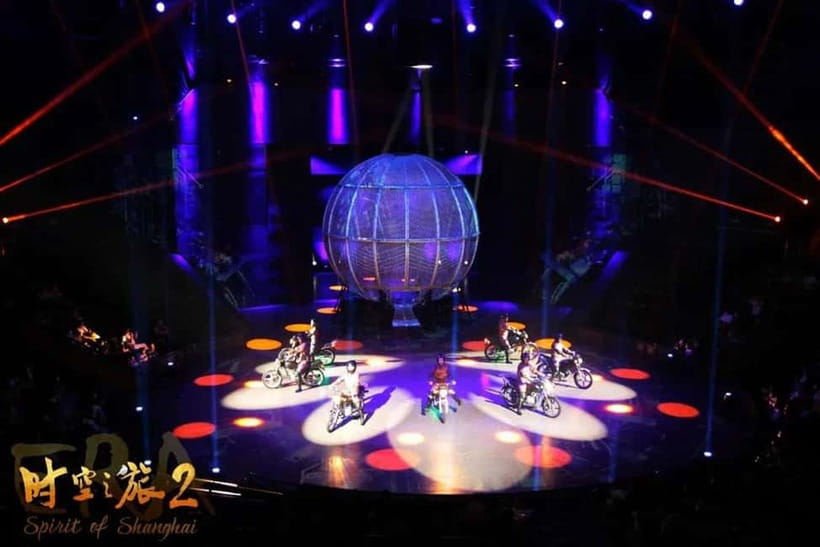 Shanghai Circus World ERA Acrobatic Show Discount Tickets - Checking the theater seats before paying